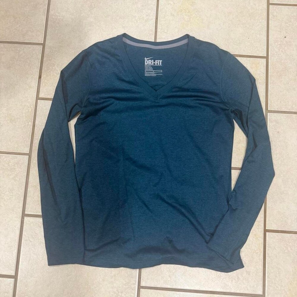 Nike women’s blue long sleeve shirt Size M #athleticwear #fitness